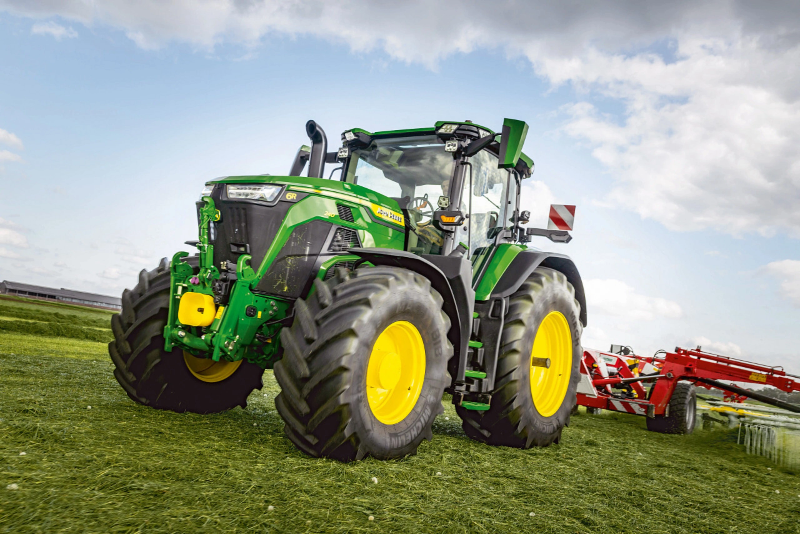 John Deere modernizuje traktory 6R s veľkým a extra veľkým rámom