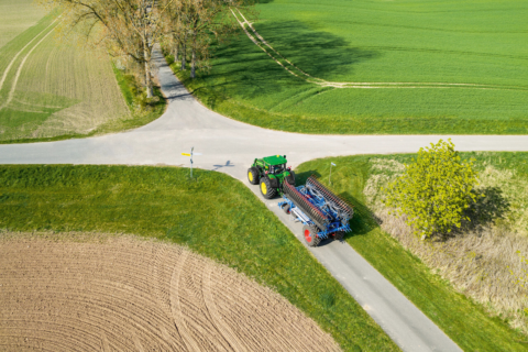 Tractor 8 R410 Seeder Lemken Solitair ST Transport